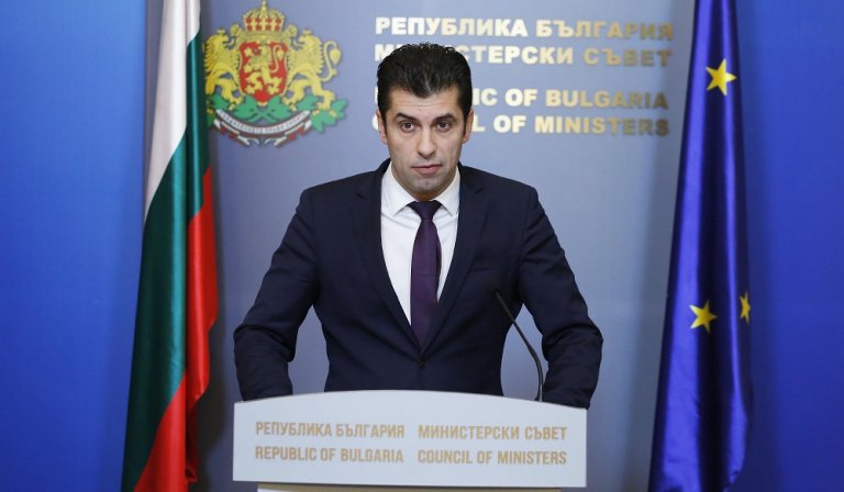 Премиерът Кирил Петков постепенно зае позицията на здрав "ястреб" по отношение на Русия, макар в началото поведението му да беше доста по-неопределено
