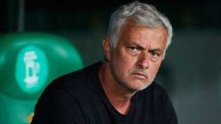 Гол с ръка, Моуриньо изгонен, Рома доиграва с осем души (видео)