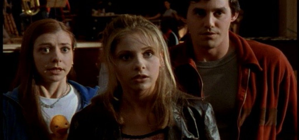 Бъфи в “Бъфи, убийцата на вампири” 
В края на пети сезон Бъфи прави върховната жертва, като скача в мистичен портал, за да спаси света и своята сестра, оставяйки след себе си само надгробен камък с надпис: „Тя спаси света. Много пъти”. В шестия сезон обаче нейните приятели, водени от Уилоу, използват мощна черна магия, за да я върнат към живота. 
За разлика от повечето герои, които се радват на своето възкресение, историята на Бъфи придобива мрачен обрат. Оказва се, че тя не е била в адско измерение, както приятелите ѝ са предполагали, а е била в Рая, намерила най-после своя покой.