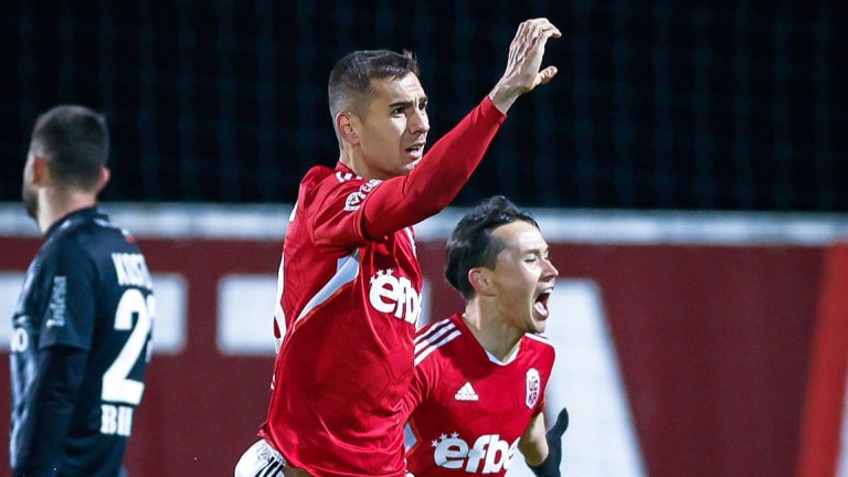 Кръстаич обяви повиканите за Литва и Сърбия, Чочев се завръща