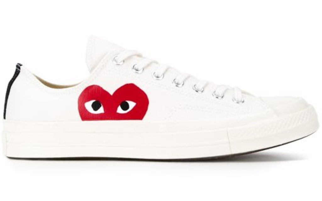 Маратонки Comme de Garcons - на шесто място сред бестселърите.