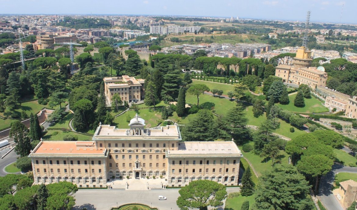 Сградата на Говернатората - управата на Ватикана, оттук се управлява малката държава