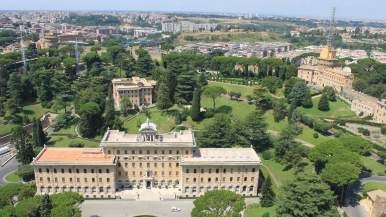 Сградата на Говернатората - управата на Ватикана, оттук се управлява малката държава