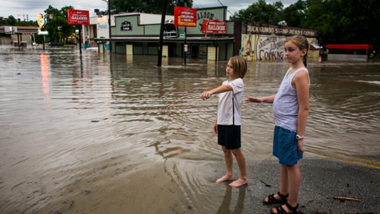 Очакват се ветрове до 200 километра в час, а на места валежите да достигнат до 900 литра на квадратен метър