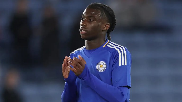 Обяснено: Защо вундеркиндът на Лестър игра с фланелка без спонсор