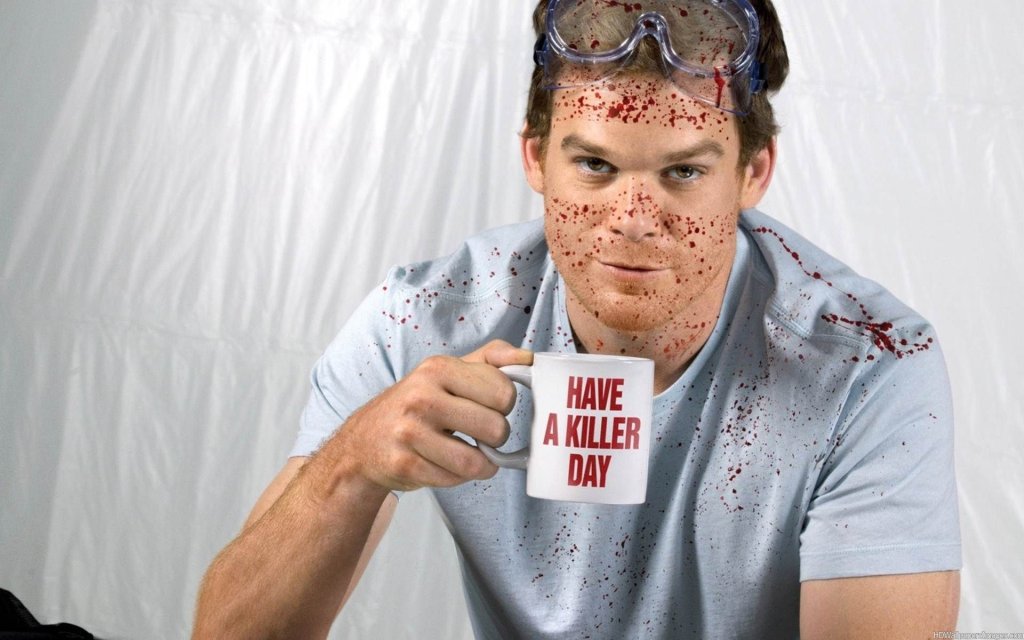 \"DEXTER\"  
2006 - 2013 
Много кръв, много нещо. Сериал за серийно убийство на серийни убийци. 