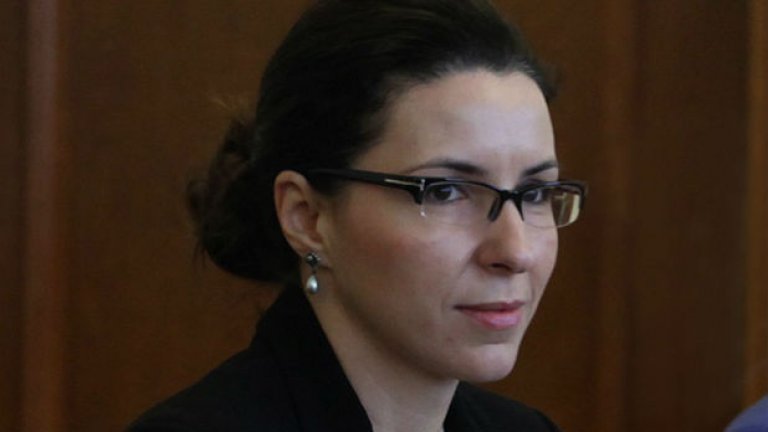 Вицепремиерът за европейските фондове Илияна Цанова: България се намира някъде между дивия капитализъм и дивия социализъм