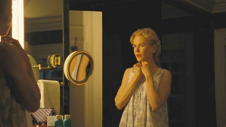 През годината името на Кидман се свърза и с още едно голямо заглавие - „Убийството на свещен елен". За този филм сценаристът Йоргос Лантимос беше отличен в Кан. Също както в „The Beguiled", и тук Кидман играе заедно с Колин Фарел.