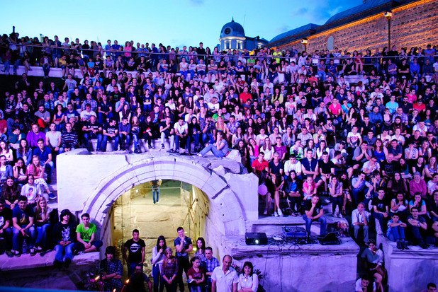 Над 1000 почитатели на сериала се събраха на Римския стадион в Пловдив
