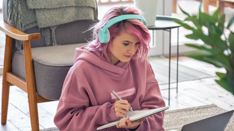 В море от неграмотност да се плейтва, поства и да се правят аутдор активитис не е тъпо - смехотворно е