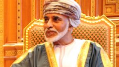 Хайтам бин Тарик Ал Саид, братовчед на покойния султан, е наследникът на престола на Оман