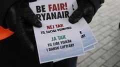 Зад добрите финансови резултати на Ryanair се крият немалко "сиви зони"
На снимката: "Бъди честен, Ryanair", протест на служители в Дания