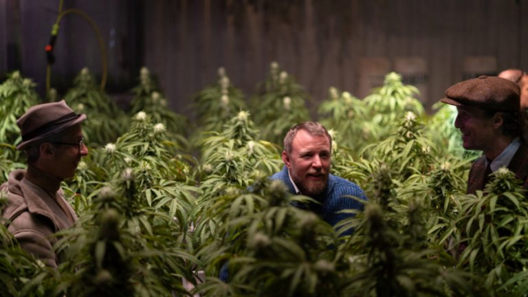 Решавайки да се оттегли и пенсионира, докато още може да се радва на живота, той се озовава в ситуация, в която е лъган и мамен, почти принуден да клекне пред зли и напористи рекетьори. И взима мерки...