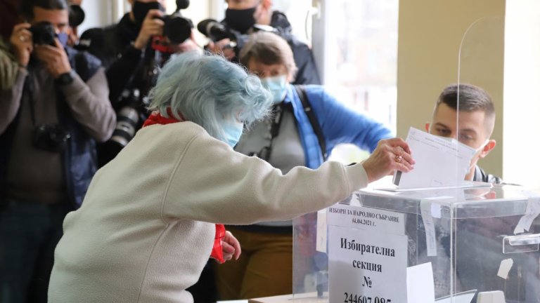 Настоящите избори не предлагат нищо ново по отношение на действащия модел на политическо развитие. Заменят се цветните блокчета, но конструкцията остава същата.