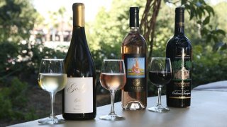 Wine-Flight-Alfresco-Tasting-Terrace-in-DCA