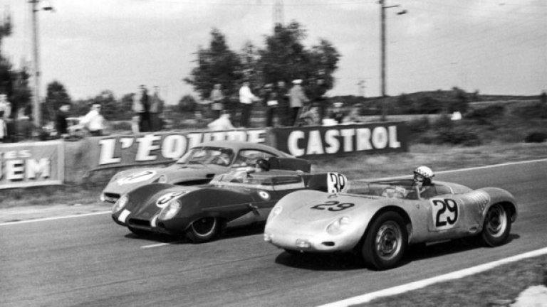 Porsche 718 печели първо място в класа си в "24 часа на Льо Ман" през 1958 година