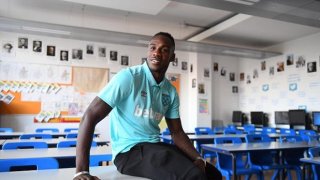 Когато гледаме футбол, виждаме играчите като вратари, защитници, полузащитници или нападатели, но не и като личности.