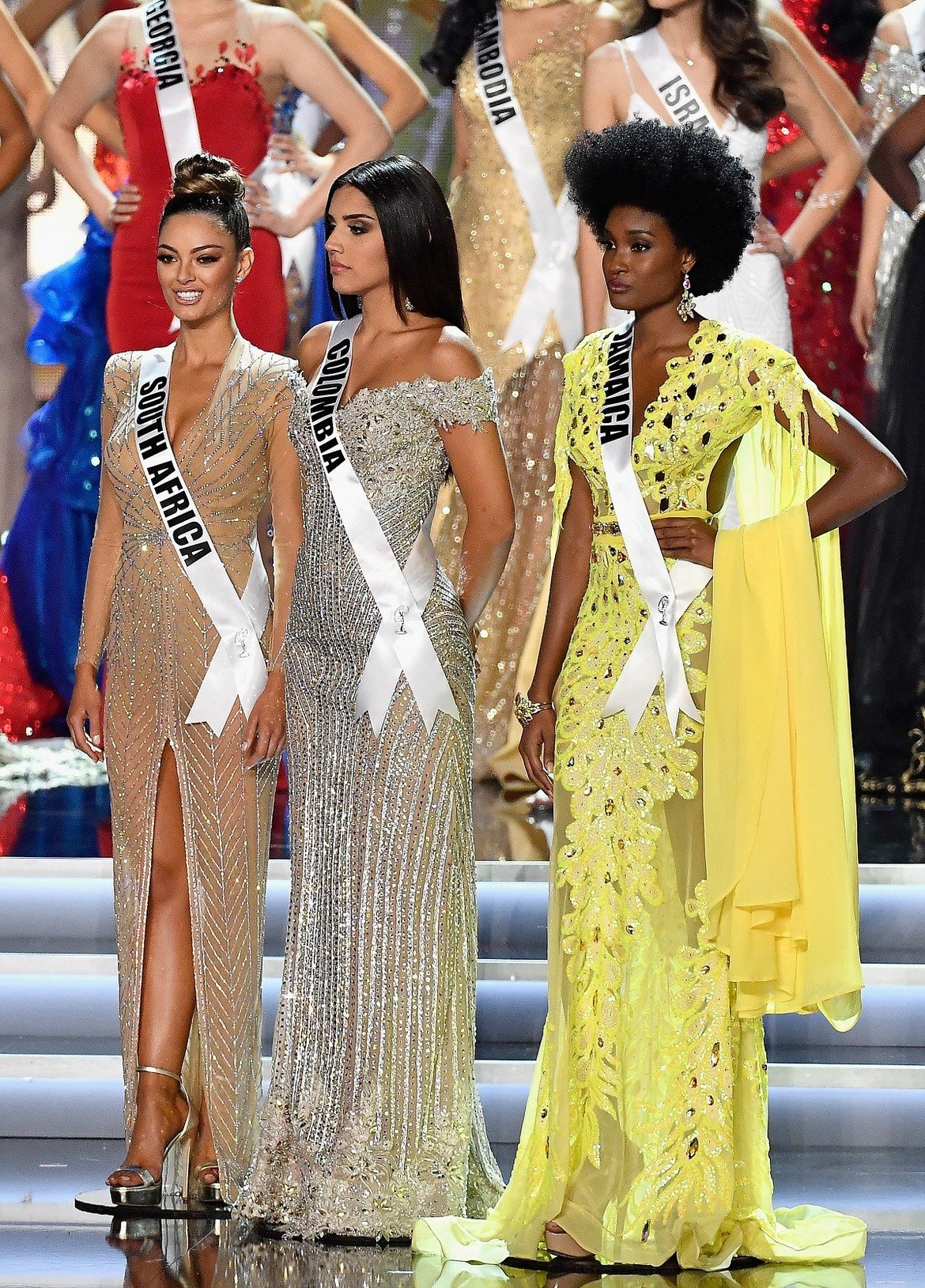 Финалната тройка в конкурса - победителката Мис Южна Африка, първата подгласничка Мис Колумбия Лаура Гонзалез и втората подгласничка Мис Ямайка Давина Бенет.