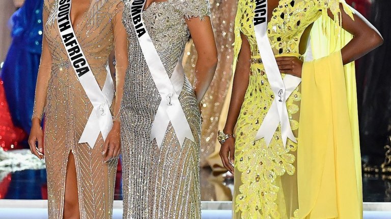 Финалната тройка в конкурса - победителката Мис Южна Африка, първата подгласничка Мис Колумбия Лаура Гонзалез и втората подгласничка Мис Ямайка Давина Бенет.