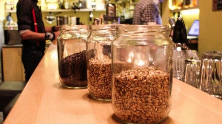 "Крафт" бира чисто етимологично означава „занаятчийска" бира