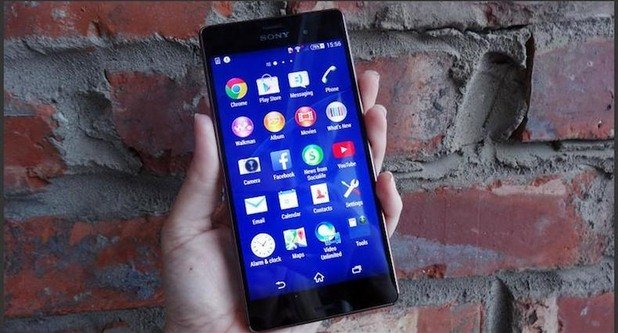 Sony Xperia Z4

Sony не са разпратили покани за MWC, поне засега, но това не пречи на спекулациите какво би представила фирмата, като се има предвид, че видяхме цели три нови телефона на Sony в последните 18 месеца.

Очевидният избор изглежда Xperia Z4. Едно от първите неща, които си заслужава да бъдат споменати като спецификации, е че Sony изглежда се канят да представят две версии на Xperia Z4: една с Quad HD (1440p) дисплей и друга с Full HD (1080p) дисплей.

Qualcomm са потвърдили, че Xperia Z4 ще използва чипсета Snapdragon 810, който носи доста подобрения, включително 4G LTE скорости до 450mbps и поддръжка на 4K видео.

Sony вероятно ще следват сходен дизайн на стилистиката Omni-Balance от предишните Xperia телефони. Харесваме този вид, особено в Xperia Z3, който внесе заоблени ръбове за по-комфортно държане в ръка.

Очаква се да бъде представен и нов 20.7-мегапикселов сензор, който ще предлага 192-точков автофокус и HDR в реално време.
