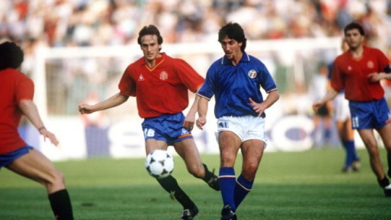 Евро 1988, групова фаза: Италия – Испания 1:0
Тактическата битка във Франкфурт се помни и с играта на една 19-годишна бъдеща легенда. Паоло Малдини не даде никакъв шанс на Мичел през пълните 90 минути, а Джанлука Виали отбеляза победния гол с нисък удар покрай вратаря Андони Субисарета.