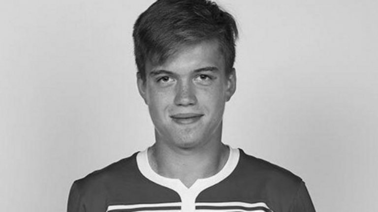 Тялото на Ломакин е открито в неделя на улицата и най-вероятната причина за смъртта е хипотермия. Роден е на 19 септември 2000 година, а на 7 влиза в академията на Локомотив.