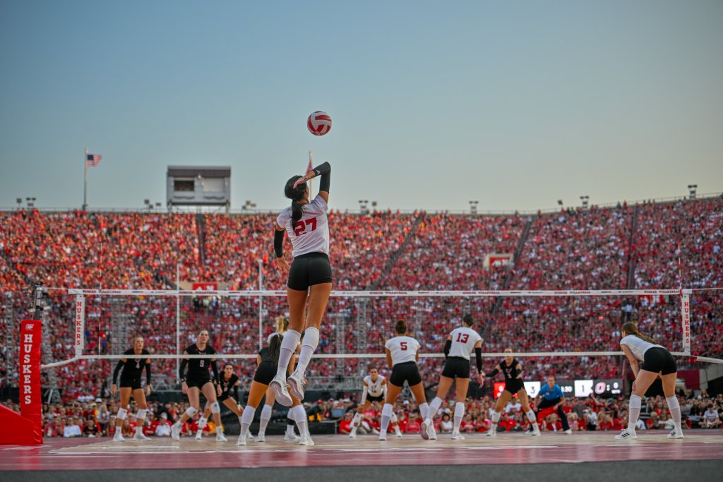Впечатляващо! В САЩ 92 хиляди гледаха колежански женски волейбол
