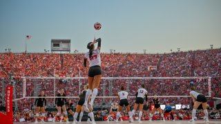 Впечатляващо! В САЩ 92 хиляди гледаха колежански женски волейбол