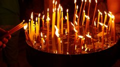 В неделя  15 февруари е празника Местни заговезни, от който започват великденските пости