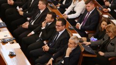 Депутатите ще имат две заседания в рамките на днешния ден - редовно и извънредно заради ситуацията в Украйна