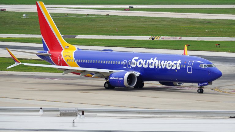 Самолетът на Southwest Airlines е трябвало да бъде върнат обратно на летището в Денвър
