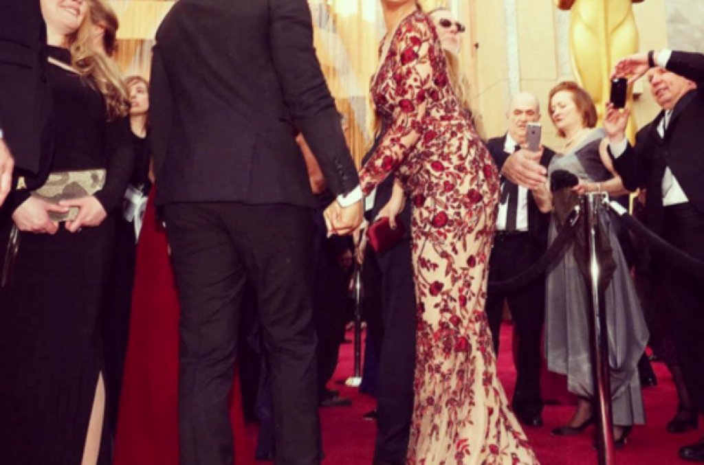 Джон Леджънд пусна тази своя снимка, на която е с Криси Тейгън в Instagram