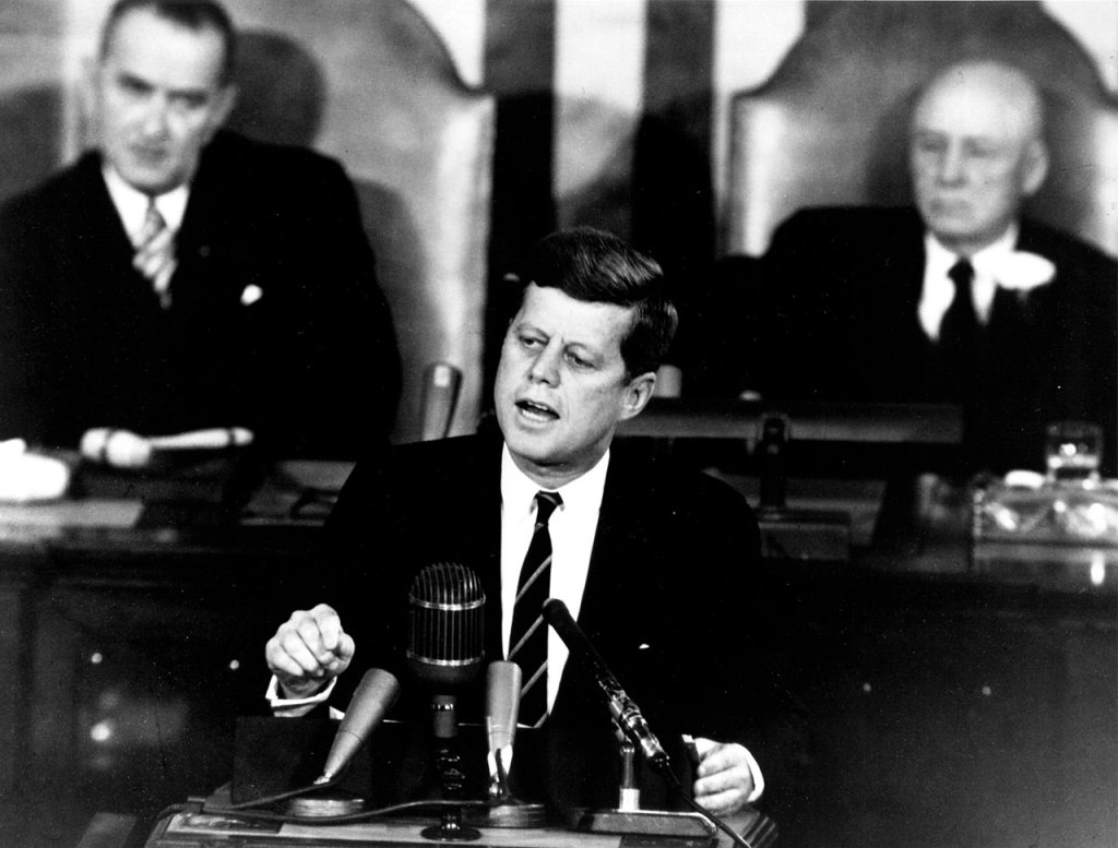 1280px-Kennedy_Giving_Historic_Speech_to_Congress_-_GPN-2000-001658