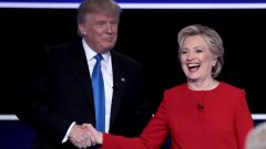 Щабът на Хилари Клинтън проверява "съмненията за външна намеса" 