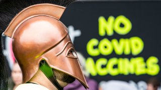 И как от приложение за антиваксъри изтекоха данните на хиляди хора