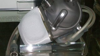 1280px-Artificial-heart-london