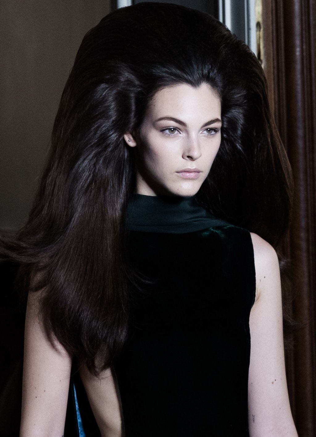 Обем в косите и ниски опашки бяха прическите на ревюто на Valentino