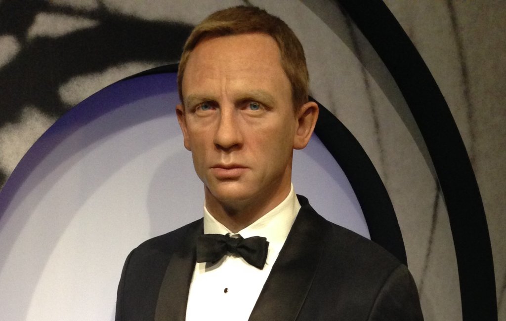 James_Bond_(Daniel_Craig)_figure_at_Madame_Tussauds_London_(30318318754)
