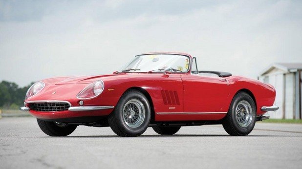 Ferrari 275 GTB/4 NART Spider – 25,3 милиона евро
Автомобилът е продаден на търг през 2013 и е част от много малка серия – колите са били 10 и са сглобени за Луиджи Чинети, който по това време е вносител на Ferrari в Северна Америка. В Маранело са имали съмнения, но Чинети се обадил директно на Скалиети, за да задвижи проекта.