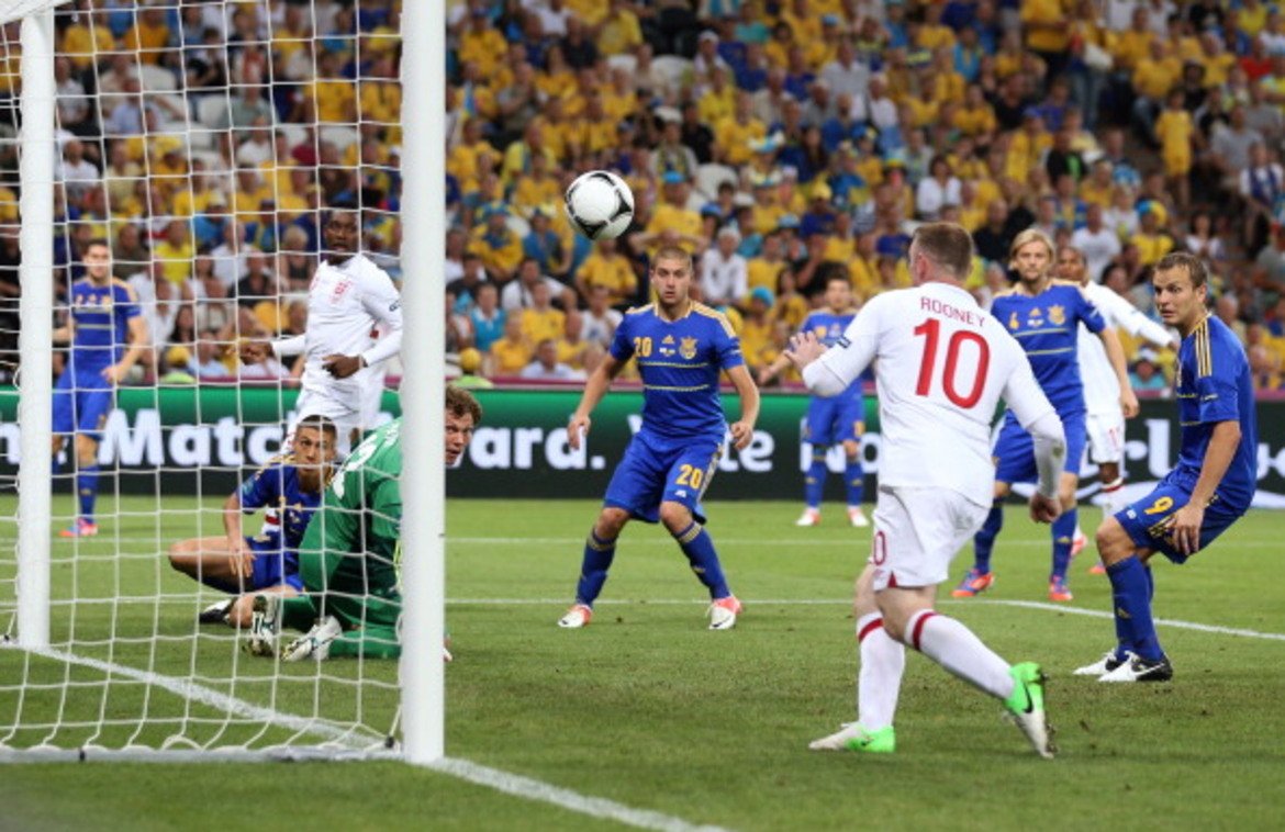 Победният гол срещу Украйна
След като пропусна първите два мача от Евро 2012 заради наказание, Рууни се върна точно навреме, за да спаси трите лъва срещу домакина Украйна. Така Англия завърши на първо място в своята група.