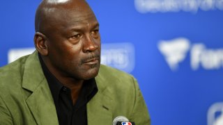 След 13 г. без успехи Майкъл Джордан се разделя със своя отбор от NBA