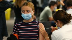Русия обмисля по-крайни мерки в борбата с коронавируса, но не всички са съгласни
