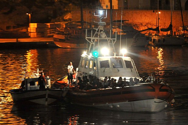 На 4 октомври 2013 г. кораб с около 500 емигранти от Африка потъна близо до италианския остров Лампедуза. Инцидентът се случи в близост до брега.
Няколко дни преди това двигателят на корабът се е повредил и той започнал бавно да се пълни с вода. 
 Забелязвайки острова, отчаяните хора на борда запалили огън, за да бъдат забелязани. Това се оказало фатално.