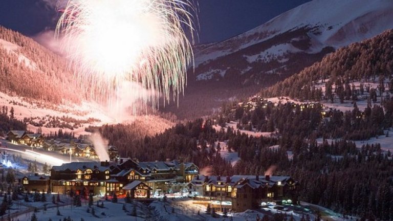 Yellowstone Club
Сред членовете на този ексклузивен голф и ски клуб (според слуховете) са Бил Гейтс и Питър Чернин. Разположен северно от едноименния национален парк в Биг Скай, Монтана, Yellowstone Club е раят за всеки богаташ-любител на развлеченията на открито.Наскоро стартиралата програма "Световно членство" си партнира с други ексклузивни международни институции като голф игрището St. Andrew's и осигурява достъп до яхти и самолети Gulfstream за своите (дори още по-елитни) членове. Yellowstone Club може и да не взема предвид произхода толкова, колкото го правят някои от европейските клубове, но пък не може да му се отрече високата летва като финансови условия: първоначалният депозит за членство сам по себе си ще ви струва 300 000 долара