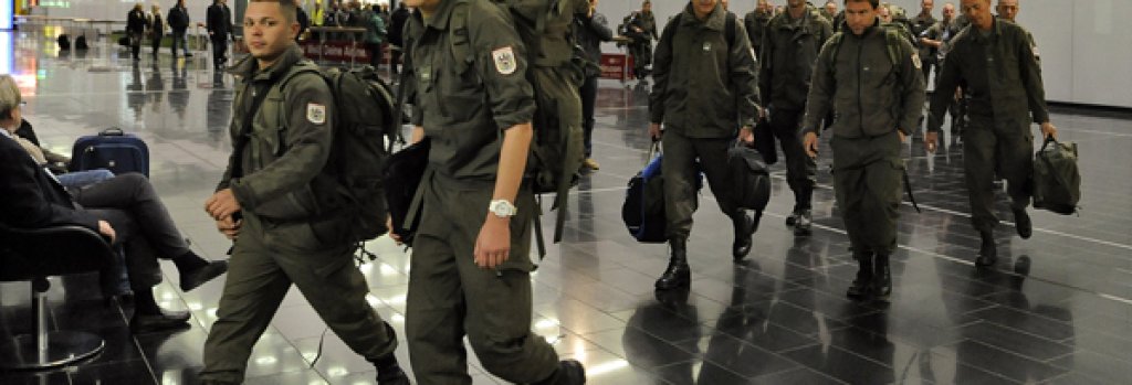 AUSTRIAN SOLDIERS RETURN TO VIENNA AIRPORT