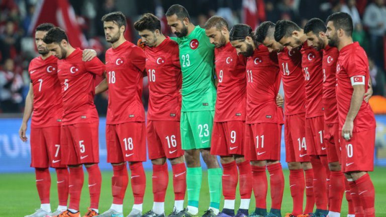 Турция – нападението
Отпред се разчита предимно на Бурак Йълмаз. Зимният му трансфер в Пекин Гуоан бе последван от лека травма. Сега нападателят е добре, но наистина единствената му истинска алтернатива е Ченк Тосун. Фатих Терим трябва да стиска палци Йълмаз да избута и това първенство, защото вече е на 30 г.