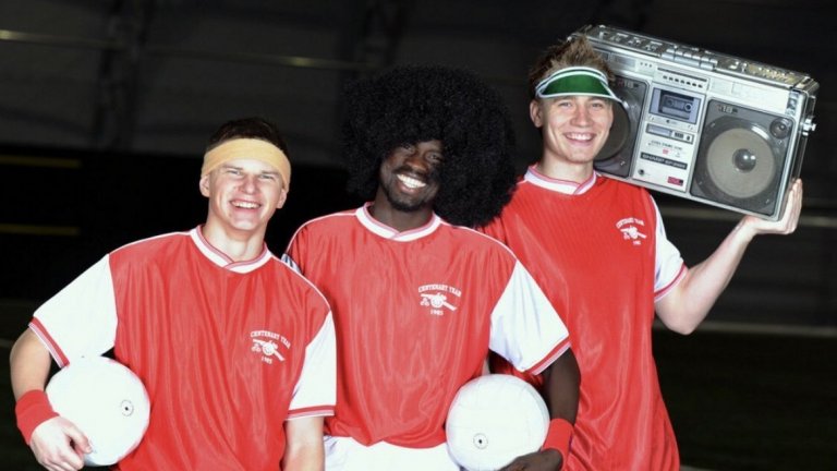 В момента в Арсенал не им е до смях, но имаше моменти, в които играчите на Венгер се забавляваха. На снимката са Андрей Аршавин, Емануел Ебуе и Никлас Бендтнер. Естествено, най-колоритен е датският лорд. Разгледайте галерията.