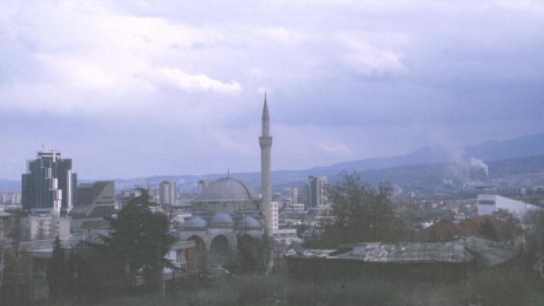 Преди туристите идваха в Скопие основно за да се пошляят около красивия район на Стария Пазар, по неговите алеи, джамии и старата крепост. На снимката: Скопие през 1993-та година