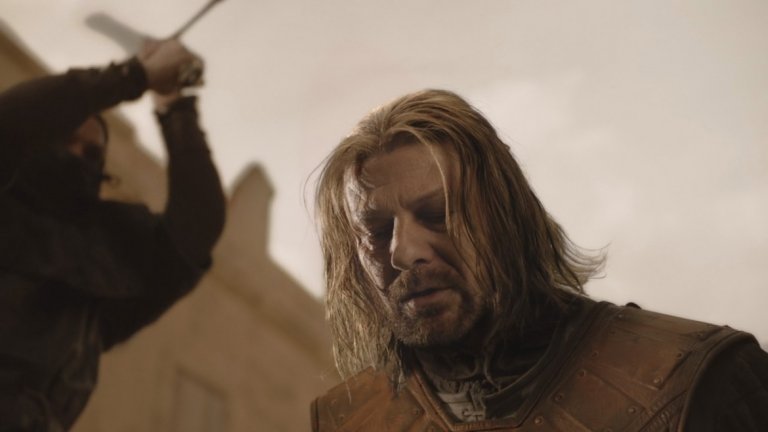 Game of Thrones, 2011
Game of Thrones със сигурност бележи важен момент в историята на телевизията. В годината, в която беше излъчен последният му сезон, няма как да не пптвърдим промените. Основна причина за това е епизодът Baelor. След като M*A*S*H показа, че положителните герои могат да умират, Game of Thrones направи още една крачка напред - показа, че и главният герой може да бъде обезглавен. Въпреки че почитателите на книгите знаеха какво предстои, девети епизод от първи сезон успя да втрещи дори и тях. Така шокът се превърна в новата движеща сила в телевизионните продукции.